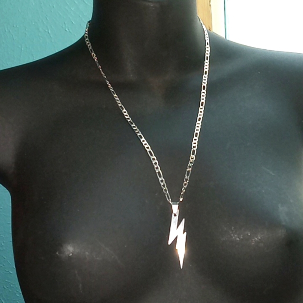 😊❤️STUNNING!/LIGHTING BOLT NECKLACE ⚡ ⚡️❤️